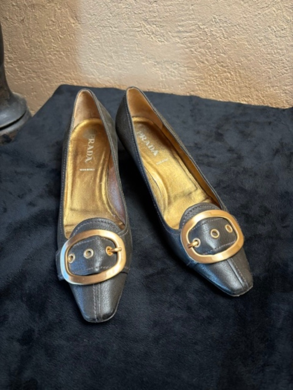 Prada Vintage Black Textured leather pumps- SZ-37 (6.5)